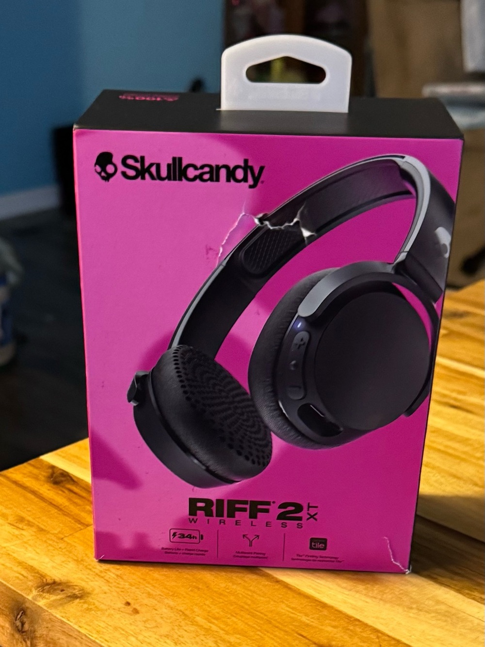 Skullcandy Riff 2 Wireless Headphones - Black on Pink Box